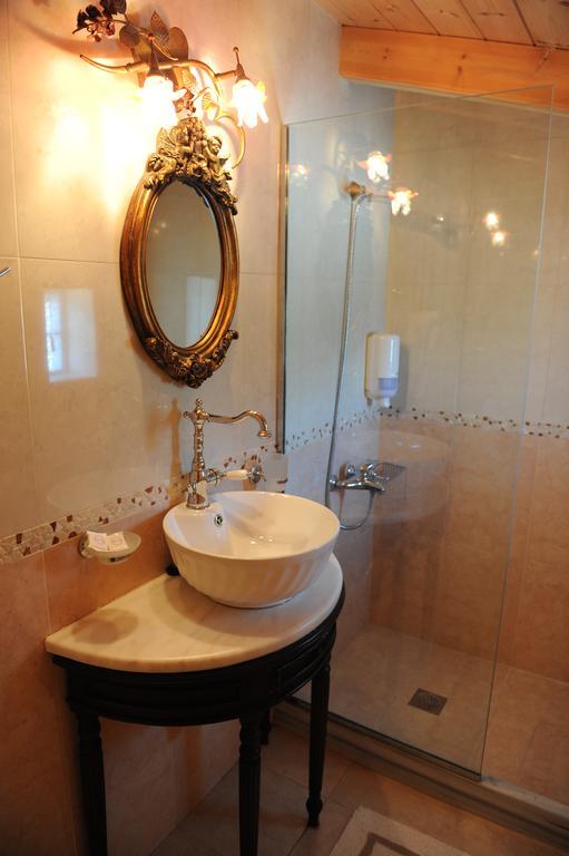 Agnadi Suites Episkopos Bilik gambar