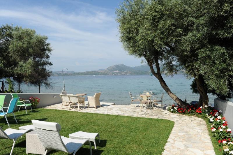 Agnadi Suites Episkopos Luaran gambar
